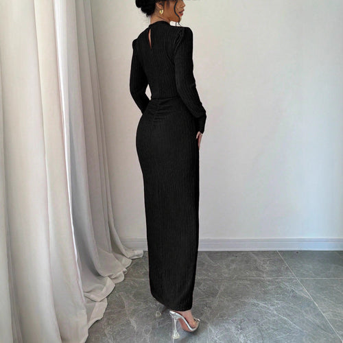 Abito a scollo rotondo a vita aderente ed elegante