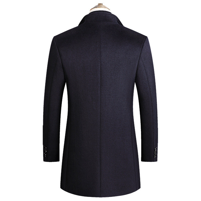 Cappotto elegante con collo alto retró